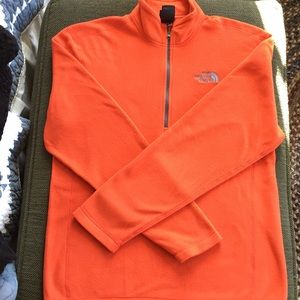 LIKE NEW North Face 1/4 zip fleece pullover
